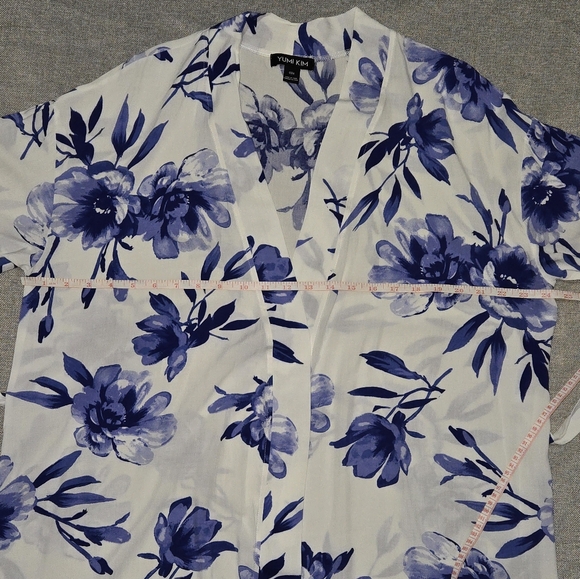 Yumi Kim White & Blue Floral Robe - Picture 10 of 12